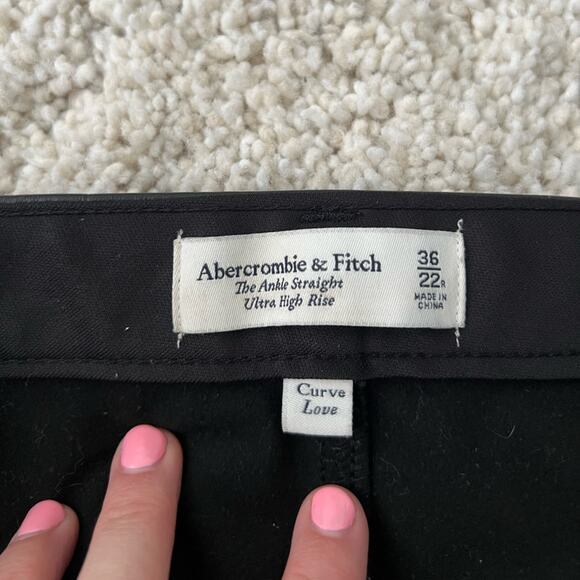 Abercrombie & Fitch Curve Love Ankle Straight Ultra High Rise Faux Leather Pants - Picture 4 of 8